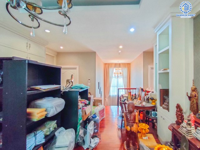 *****บ้านเดี่ยวมือสองย่านกรุงเทพฯ ม.เอ็นริช พาร์ค กาญจนาภิเษก เนื้อที่กว้างขวางมากถึง 118.30 ตร.ว. ฟังก์ชัน 4 ห้องนอน 4 ห้องน้ำ ที่จอดรถ 4 คัน บ้านสวย ทำเลดี พร้อมเข้าอยู่ บนทำเลแห่งการเดินทาง ใกล้รถไฟฟ้าสายสีน้ำเงิน "สถานีหลักสอง" และทางด่วน "ศรีรัช"